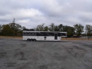 2021 Lakota Bighorn 8418GLQUG 4 Horse Trailer with 18′ Short Wall
