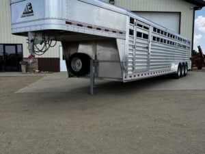 New 2024 Elite Trailers 32FT TRIPLE AXLE STOCK TRAILER W/ 3 COMPARTMENTS