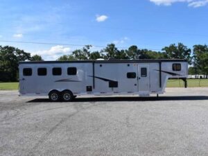 New 2024 Lakota 8313RKBGLQ Charger 3 Horse Trailer with 13′ Short Wall
